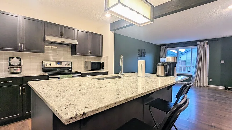 3 bed, 2.5 bath, 1700 sqft, $2,050 — Photo 4
