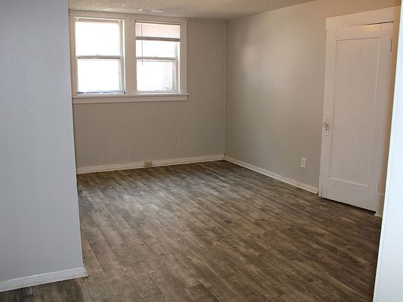 5th image of 340 N 16th St APT 4