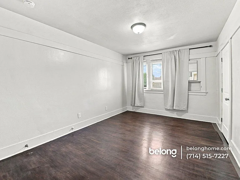 516 S Van Ness Ave — Photo 5