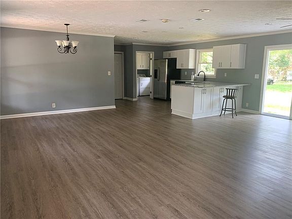 4th image of 171 Greenbriar Ct SE