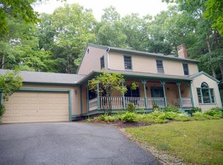 40 Woodlot Rd, Amherst, MA 01002