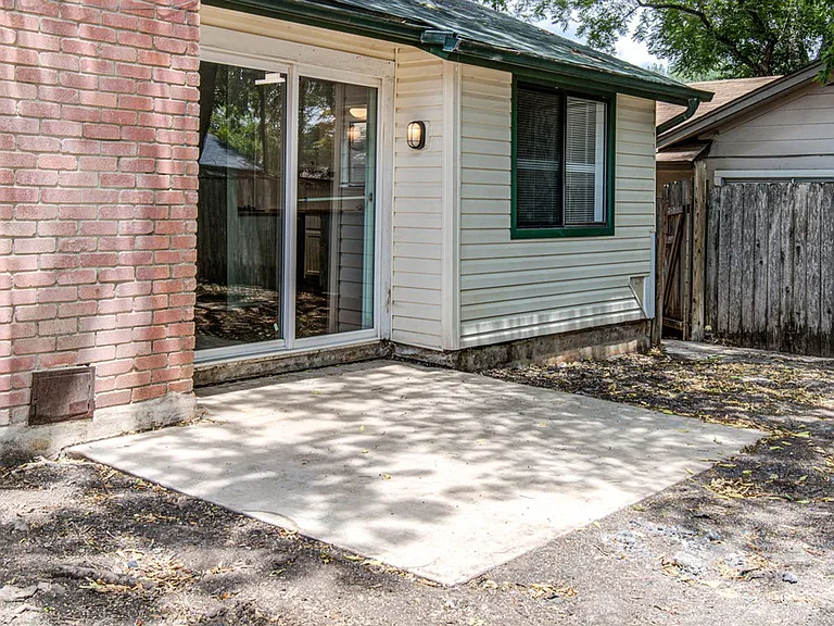 10105 Woodland Village Dr — Photo 22