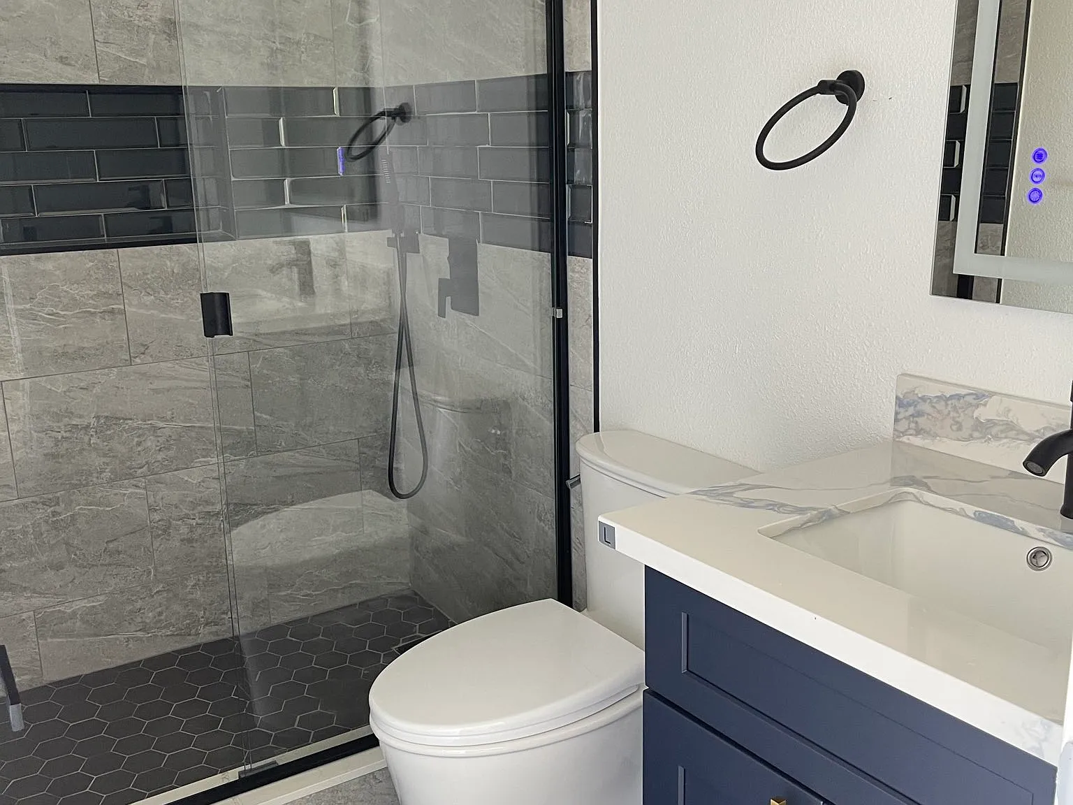 2 bed, 800 sqft, $2,595 — Photo 2