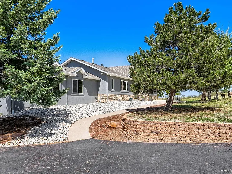 21037 E Nichols Pkwy — Photo 3