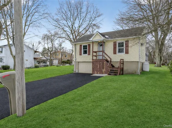 (undisclosed Address), Wyandanch, NY 11798