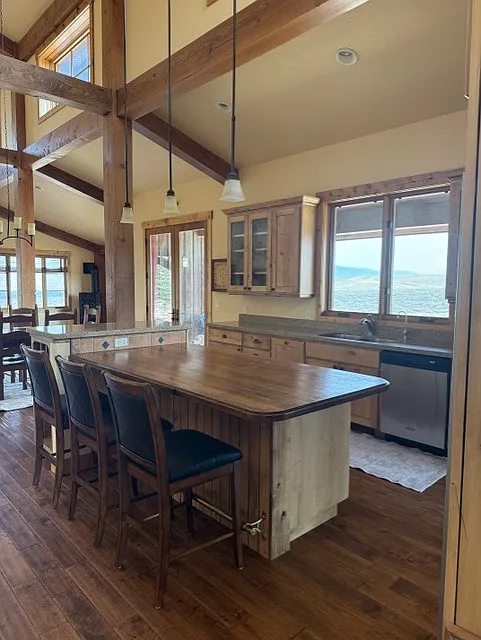 2 bed, 1800 sqft, $4,500 — Photo 3