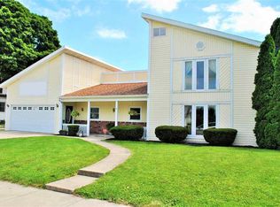 107 N 2nd St, Chalmers, IN 47929