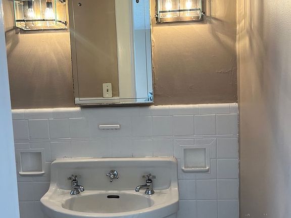 5th image of 2048 Douglass Blvd APT 3