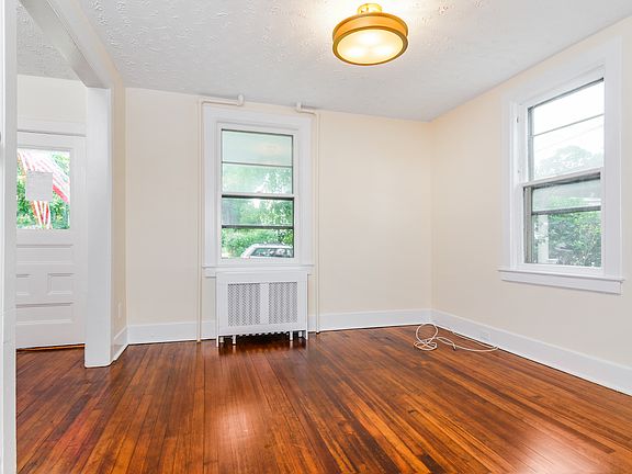 5th image of 46 Robertson Ave