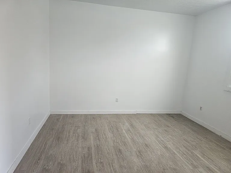 1835 W Washington St — Photo 3