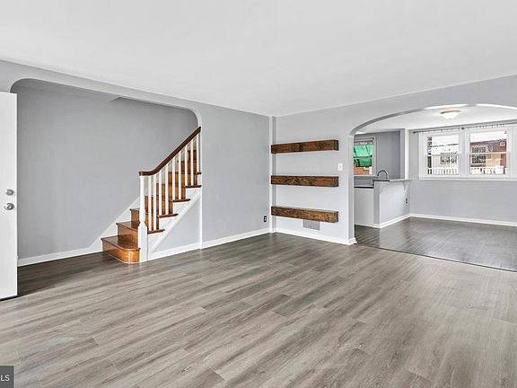 3rd image of 3522 Meridian St