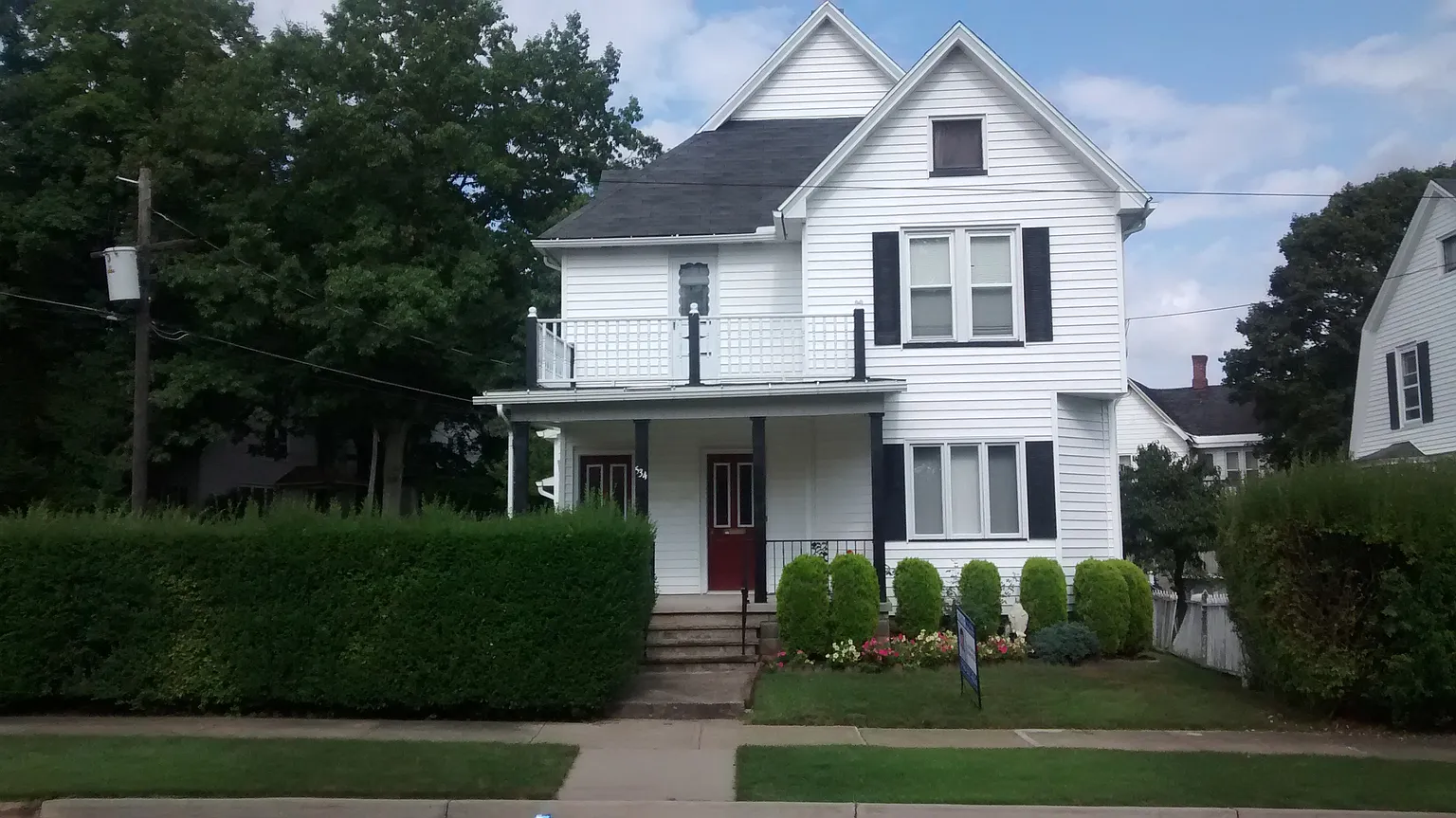 534 Winsor St photo 1