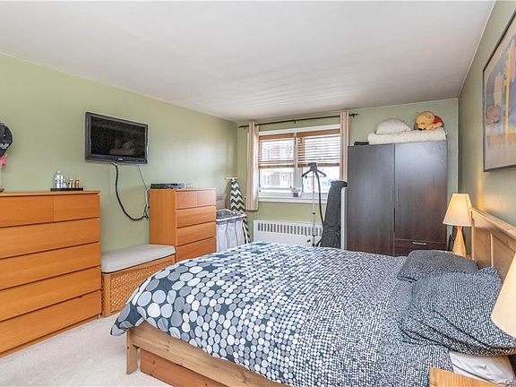 3rd image of 370 Westchester Ave APT 4K