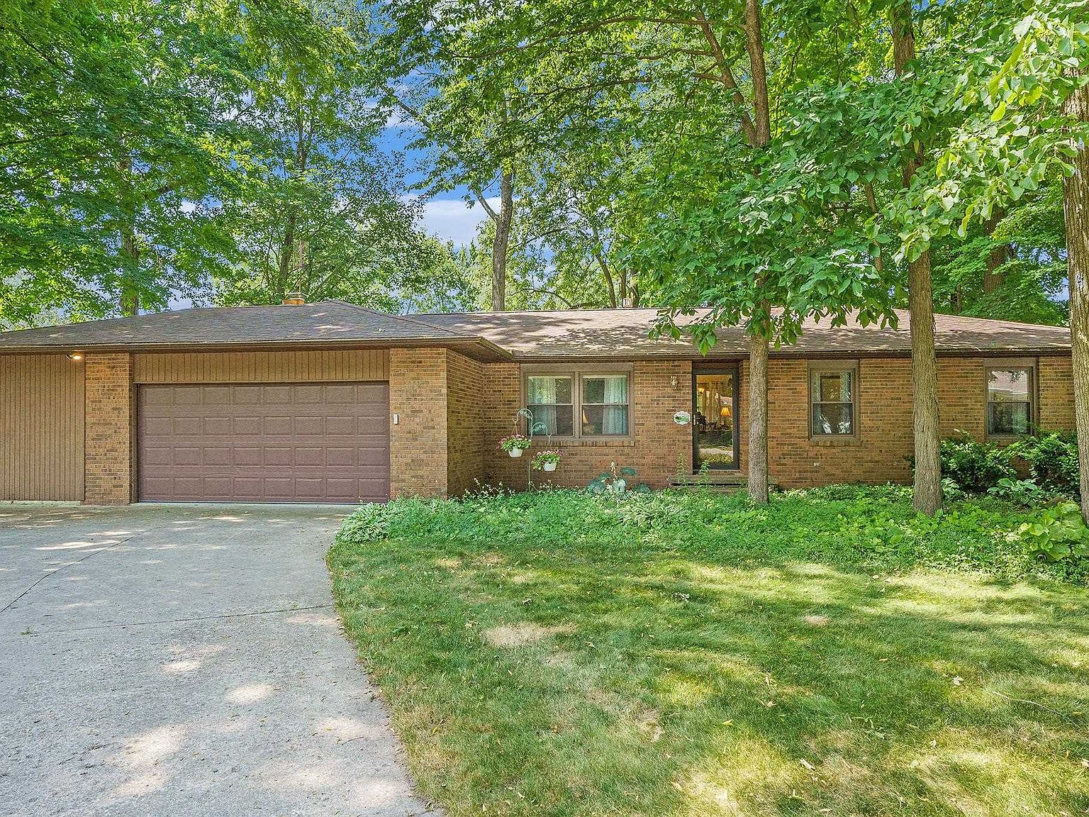 900 Northwood Dr, Nappanee, IN 46550 Zillow