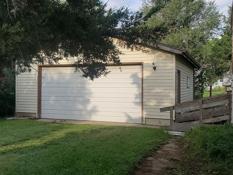 2nd image of 805 N Main St