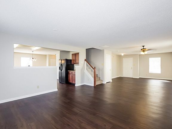 3rd image of 841 Chastain Ave