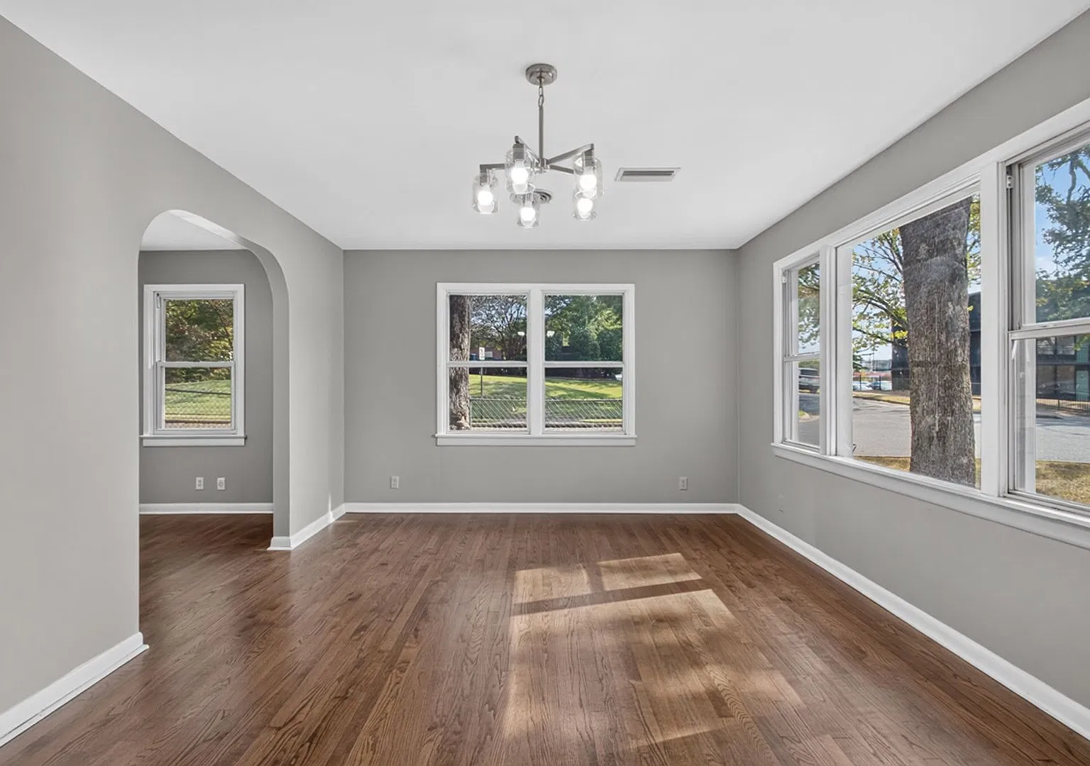 Beautifully Renovated 4 Bed / 2.5 Bath Home in Central Little Rock — Photo 3