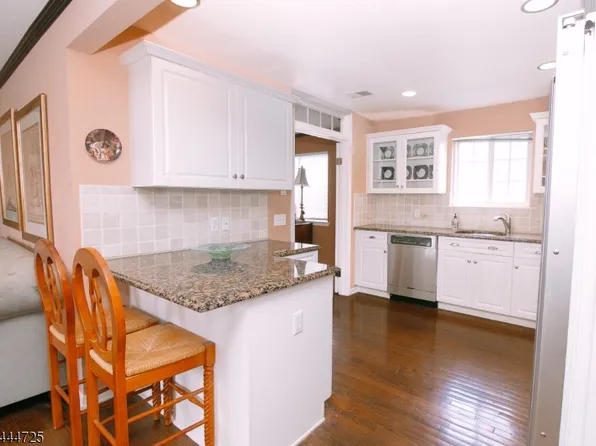 6 Whispering Way W, Berkeley Heights Twp., NJ 07922