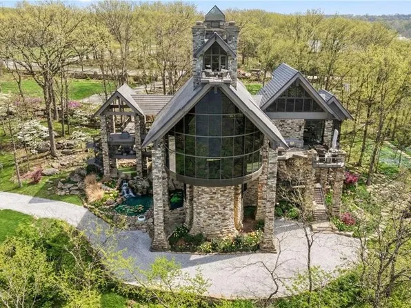 16900 S Highland Ridge Dr, Belton, MO 64012