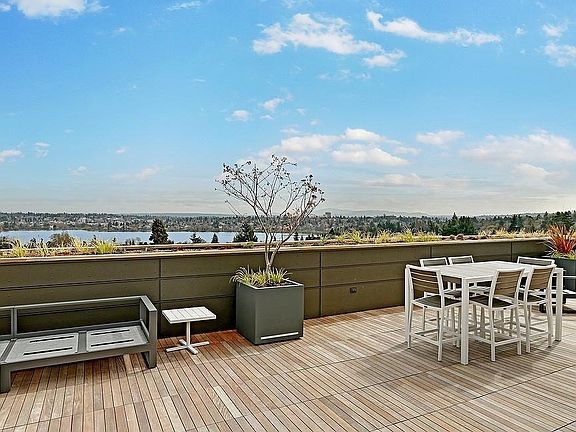 Rooftop Deck Entertainment Area