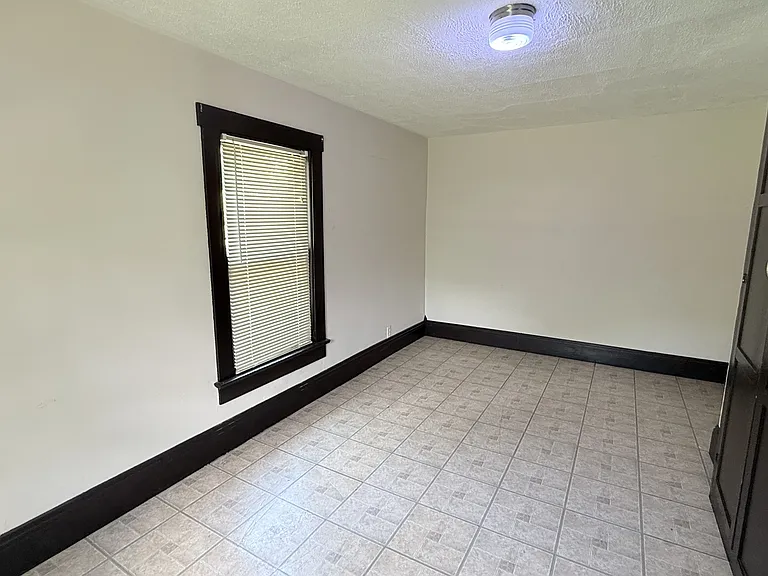 85 Shaefer St — Photo 5
