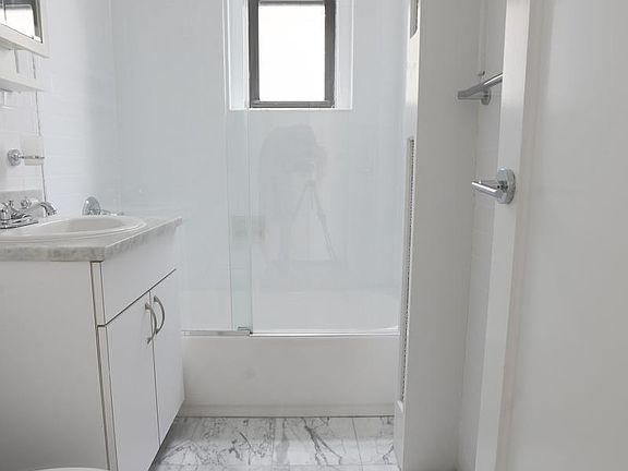 4th image of 215 W 104th St Unit 45