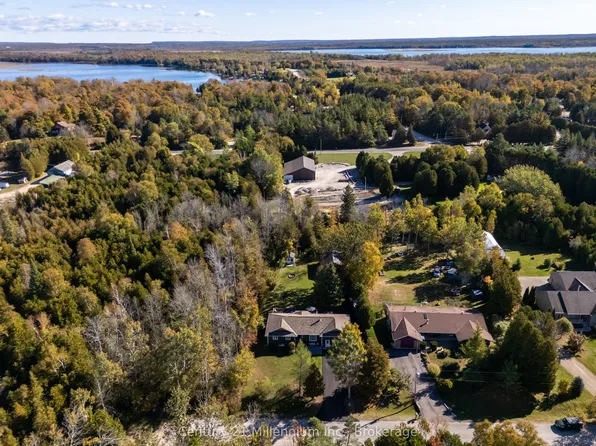 23 Pierce St N, South Bruce Peninsula, ON N0H 2T0