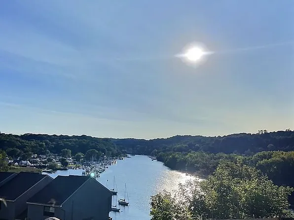 72 Rondout Hbr, Port Ewen, NY 12466