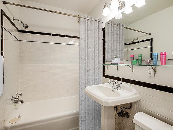 5th image of 1310 N Franklin St APT 101