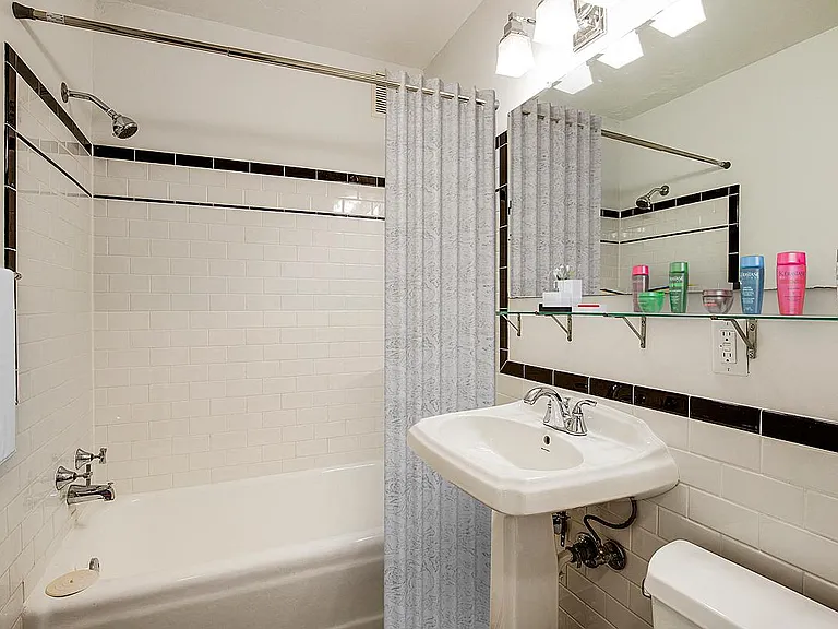 1310 N Franklin St — Photo 5