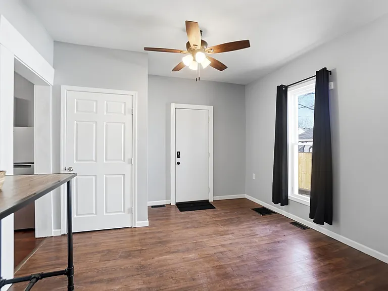 516 S Madriver St — Photo 8