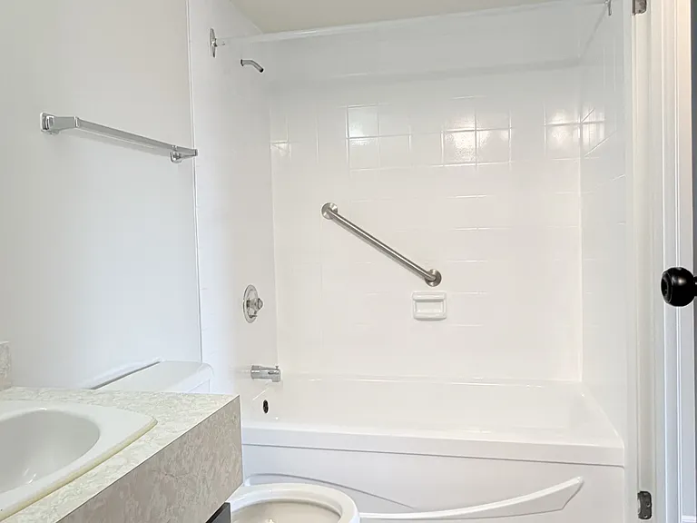10 Pearl St W #103 — Photo 11