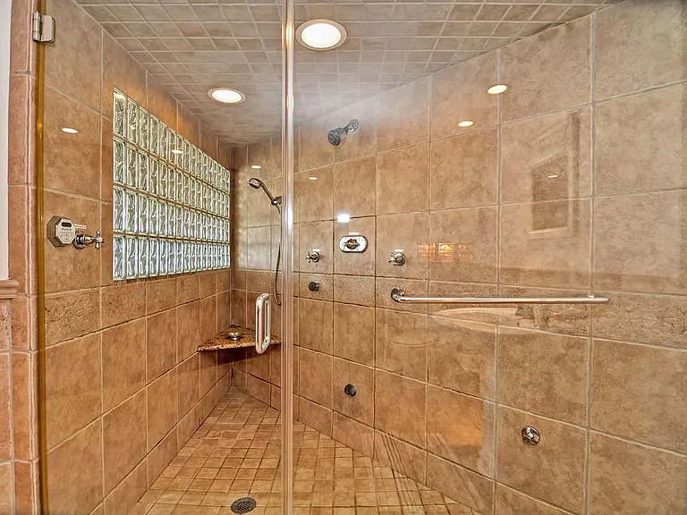 660 Washington St — Photo 31