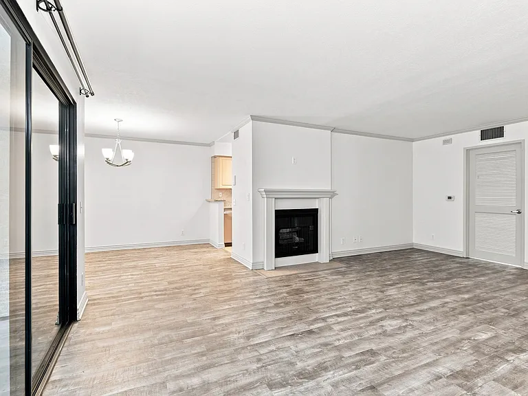 4247 Matilija Ave #102 — Photo 38