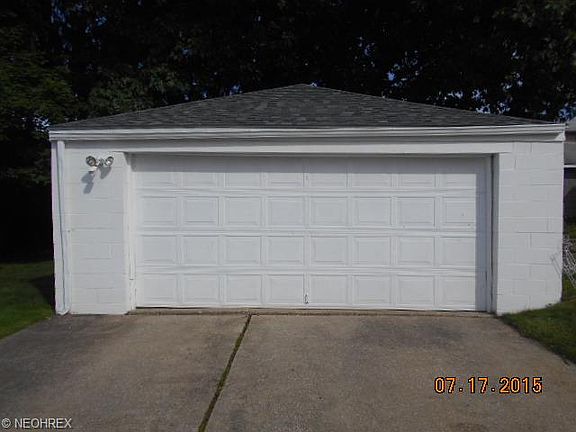 3rd image of 523 & 525 Zahn Dr
