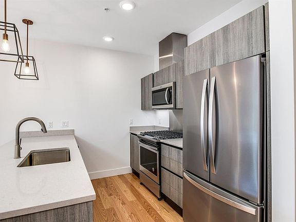 5th image of 218 W Kingsley St Unit 307