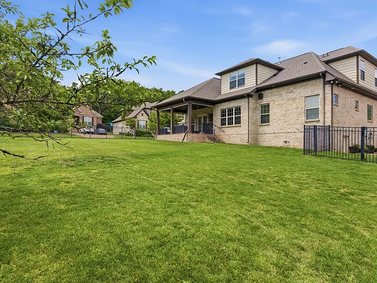 101 Corbin Ct — Photo 43