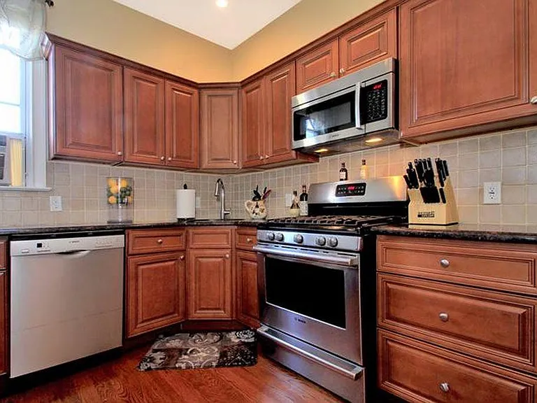 403 Adams St #4 — Photo 1