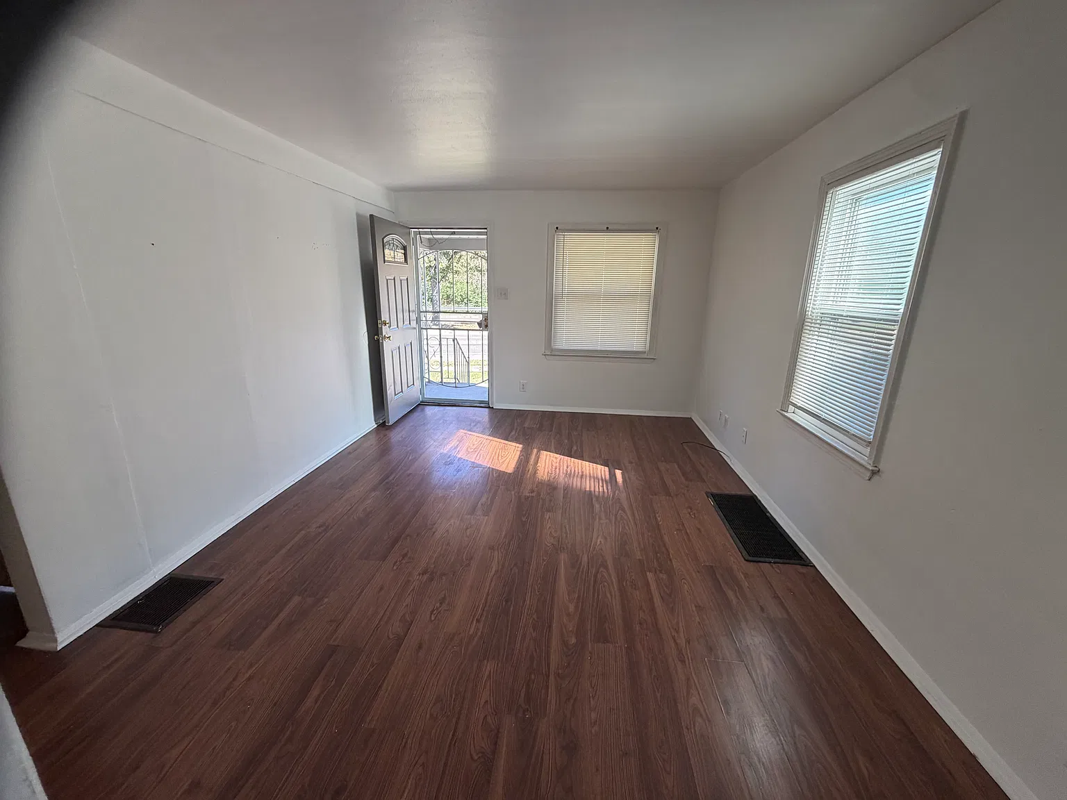 3 bed, 1075 sqft, $1,050 — Photo 3