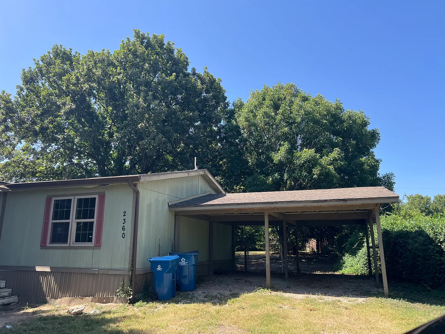 4 bed, 1904 sqft, $2,200 — Photo 2