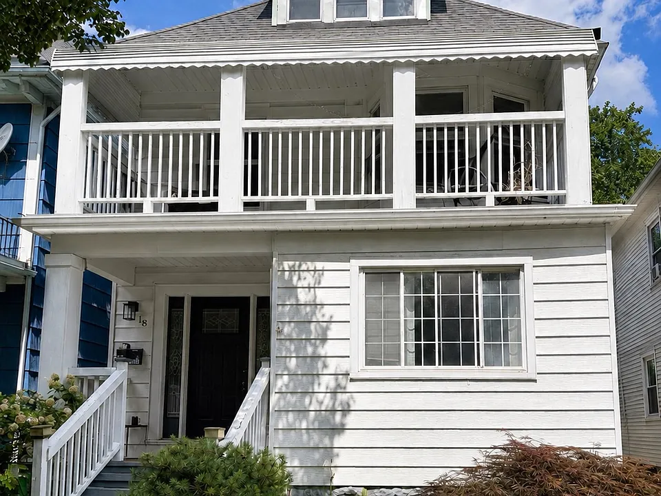 18 Russell St #2