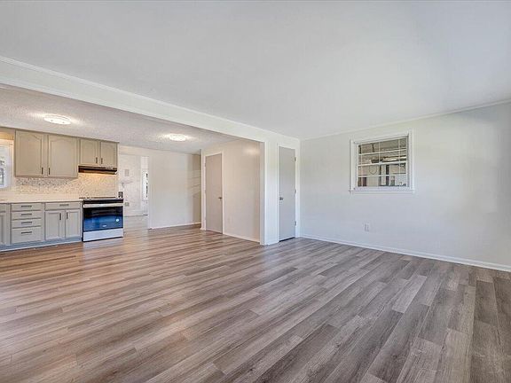 3rd image of 102 Oneal Dr