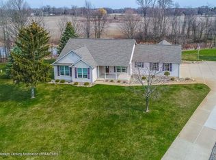 337 Crosswind Dr, Dimondale, MI 48821