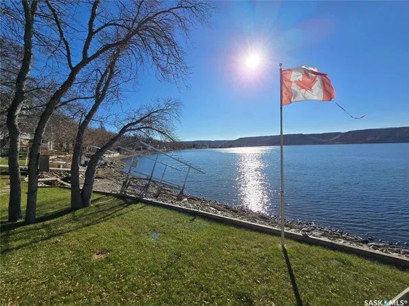 208-210 Criddle Avenue, Crooked Lake, SK S0G 1E0