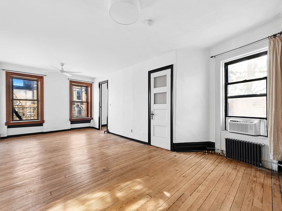 1st image of 224 E 11th St APT 21