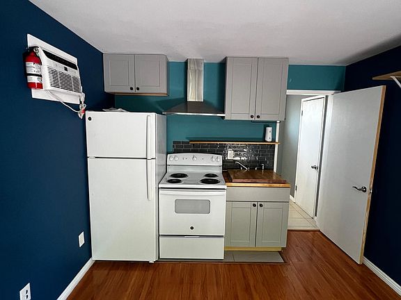 3rd image of 1022 Lawton St