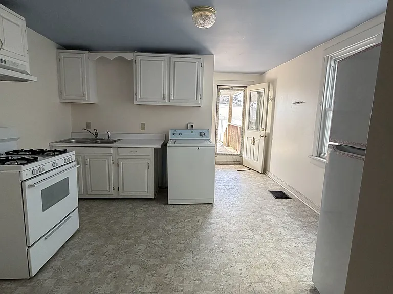 745 Fairground Ave — Photo 10