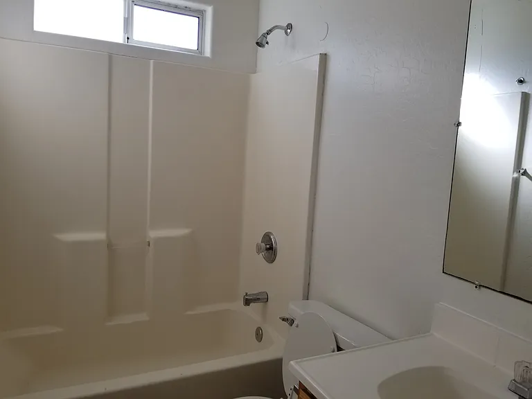 1240 E Mountain View Rd — Photo 22
