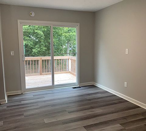 3rd image of 841 Donner Ct