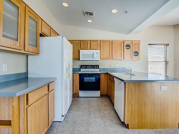 3rd image of 17515 E Grande Blvd
